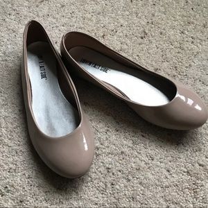 Nude flats